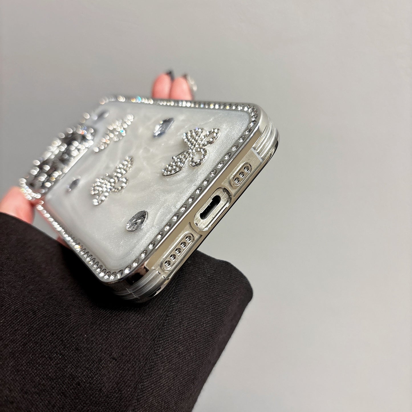 Luxury Crystal Butterfly iPhone Case – Sparkling Diamond-Embellished Design with Elegant Butterfly Motif, Shiny Gloss Finish for iPhone 16/15/14/13, Perfect Gift for Her