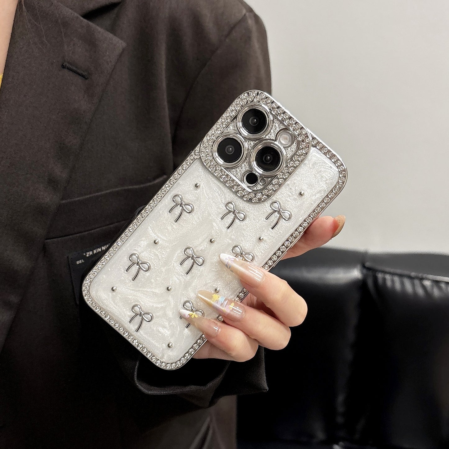 Crystal Bow iPhone Case – Diamond-Studded Design with Elegant Ribbon Motif, Glossy Finish, Perfect for iPhone 16/15/14/13, Fashionable and Protective Gift for Her